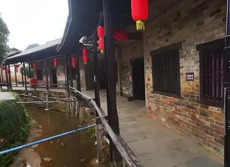 张谷英村